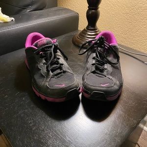 Womens Size 8 Nike sneakers